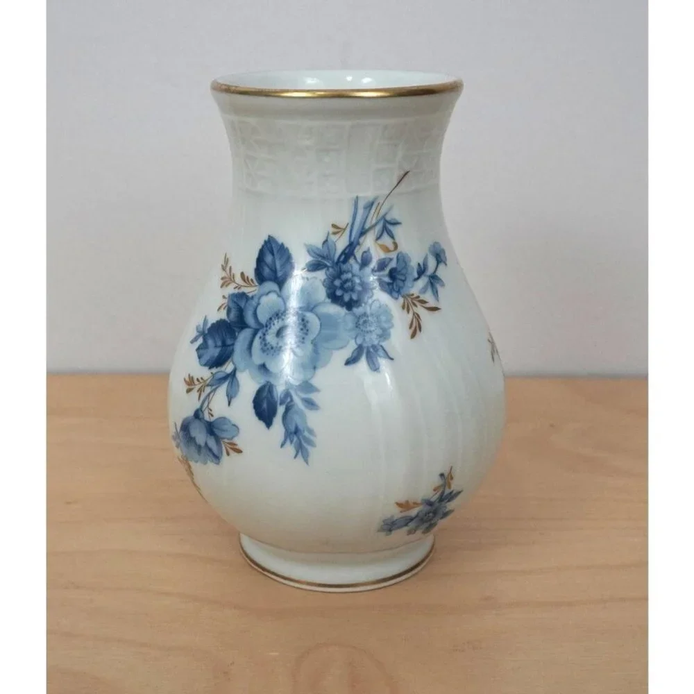 Hutschenreuther White Blue Floral Porcelain Germany Dresden Vase 4.75
